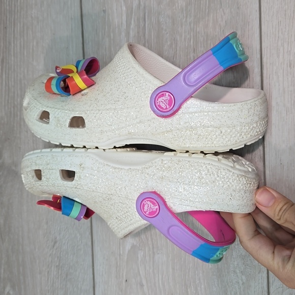 Crocs Kids Girl Colorful Strap Clogs Mule Shoes Sz J2 - Picture 9 of 11